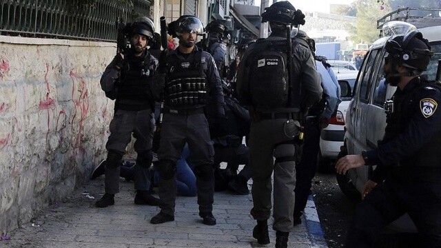 İsrail askerleri, 30 Filistinliyi gözaltına aldı