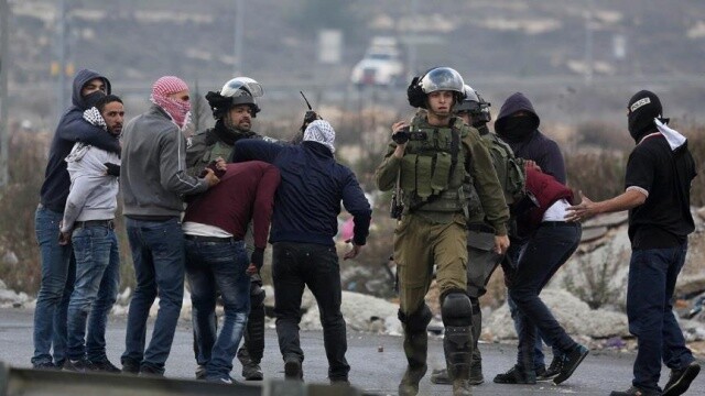 İsrail askerleri, 8 Filistinliyi gözaltına aldı