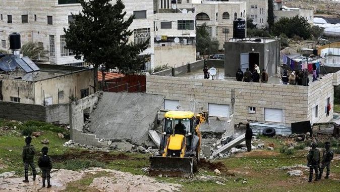 İsrail askerleri, Filistinli tutuklunun ailesine ait evi yıktı