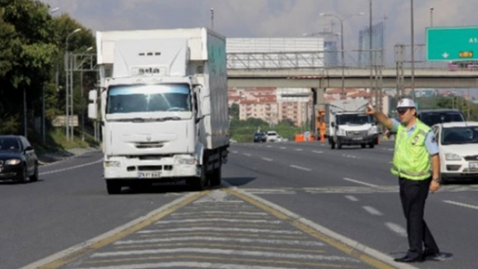 İstanbul&#039;da yılbaşı günü ve gecesi 7 ilçeye ağır tonajlı araç girişi yasaklandı
