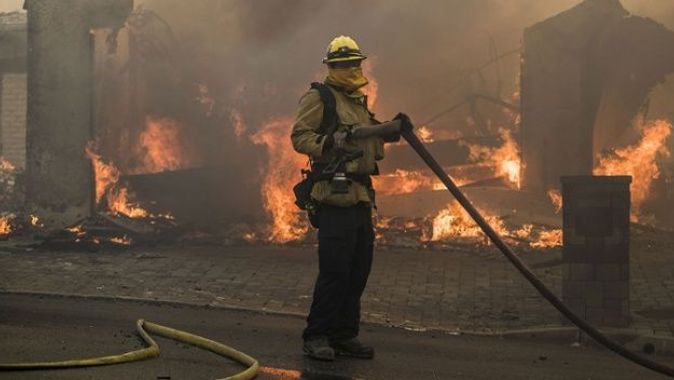 Kaliforniya’daki yangın kontrol altına alınamadı
