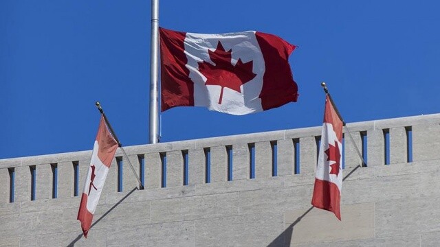 Kanada&#039;da mahkeme, peçe yasağını askıya aldı
