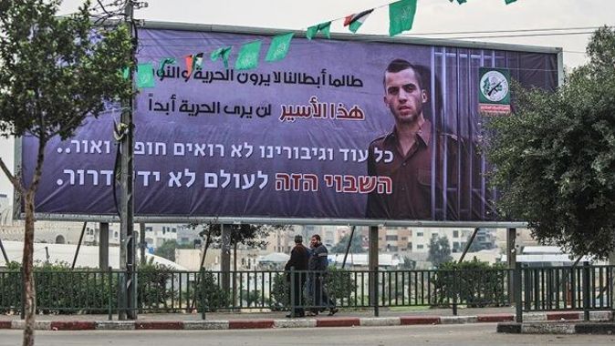 Kassam Tugayları&#039;ndan &#039;esir İsrail askeri Şaul&#039; afişi