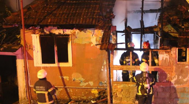Kocaeli&#039;de tek katlı evde korkutan yangın