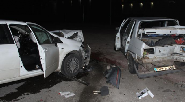 Konya&#039;da otomobiller çarpıştı: 8 yaralı