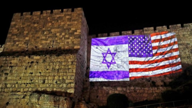 Kudüs surlarında İsrail-ABD bayrağı astılar