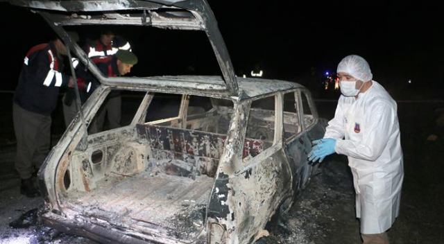 Kütahya&#039;da yanmış otomobilde 2 ceset bulundu