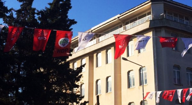 Malkara&#039;da CHP ve HDP bayrağı yan yana görüntülendi