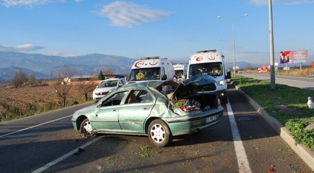 Manisa&#039;da araba takla attı, 6 kişi yaralandı