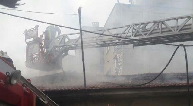 Manisa&#039;daki yangında bir ev kül oldu