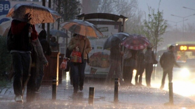 Meteoroloji İstanbul için saat verdi! AKOM&#039;dan uyarı geldi