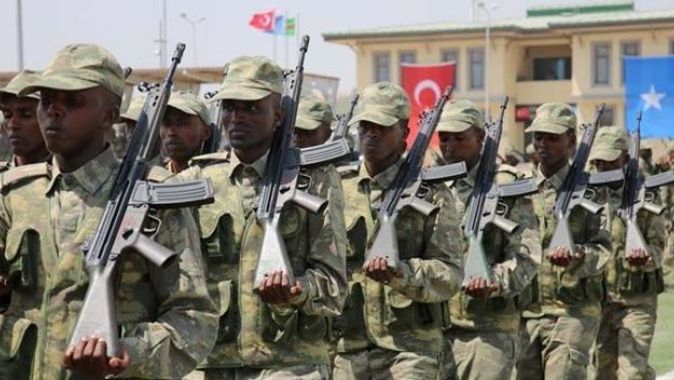 Somali&#039;de Türk askeri eğitim merkezi mezunlarını verdi