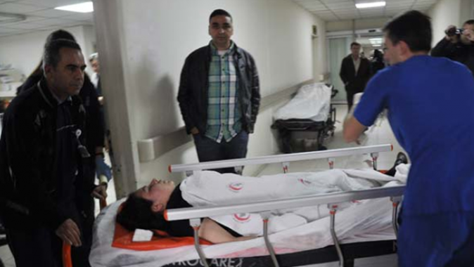 Tarsus’ta adliye önünde silahlı saldırı; baba öldü, 3 çocuğu yaralandı