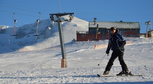 Uludağ&#039;da kar kalınlığı yarım metreyi geçti