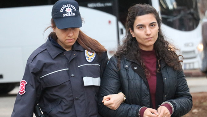 Üniversiteli kızlar, terör örgütü üyeliğinden tutuklandı!