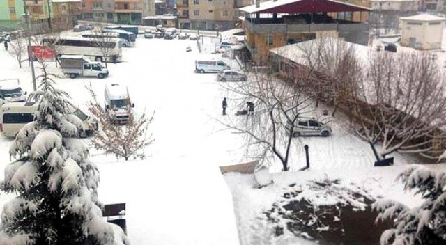 Adana&#039;da kar yağışı hayatı olumsuz etkiledi