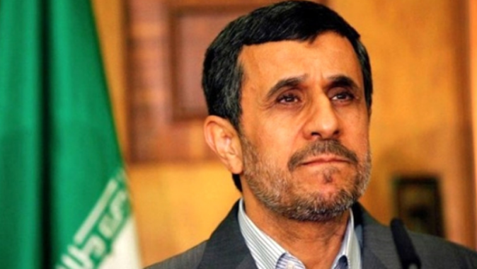 Ahmedinejad&#039;dan yeni hamle: Protesto gösterisi için izin istedi