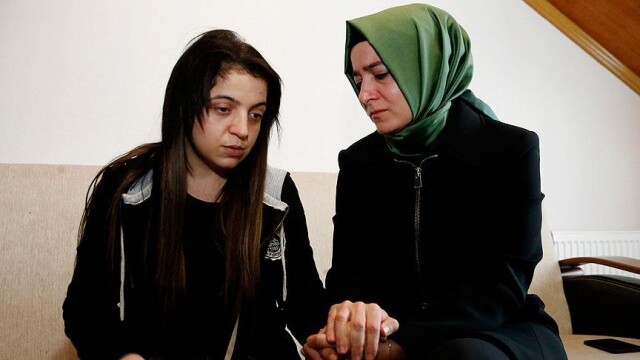 Bakan Kaya&#039;dan iki kızı babaları tarafından öldürülen anneye ziyaret