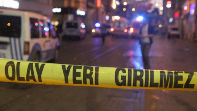 Beyoğlu&#039;nda bir polis evinde ölü bulundu