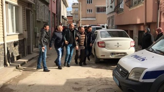 Bursa&#039;da 3 çocuk annesi kadın bıçaklanarak öldürüldü