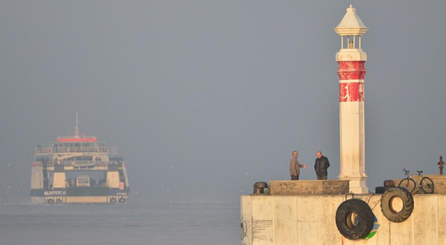 Çanakkale Boğazı&#039;nda deniz ulaşımına sis engeli