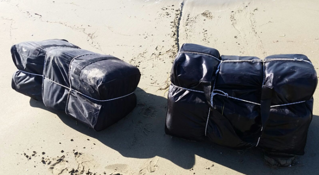 Çanakkale&#039;de 51 valiz içinde 1.7 ton esrar