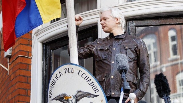 Ekvador, Assange&#039;a vatandaşlık verdi