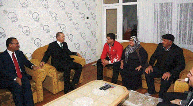 Erdoğan millî güreşçiyi evinde ziyaret etti
