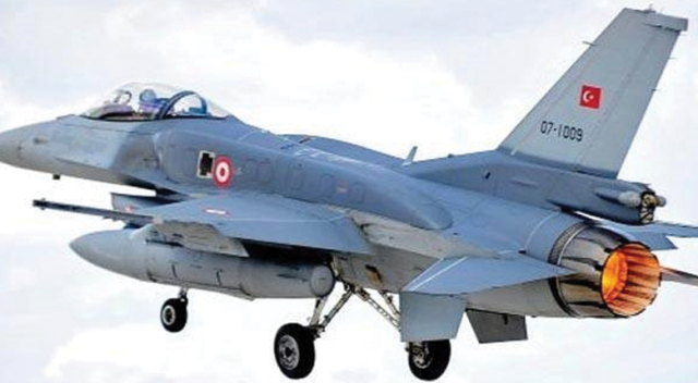 F-16 savaş uçakları Diyarbakır&#039;dan peş peşe havalandı