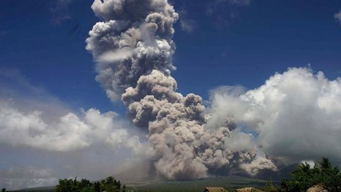 Filipinler&#039;de Mayon Yanardağı patladı