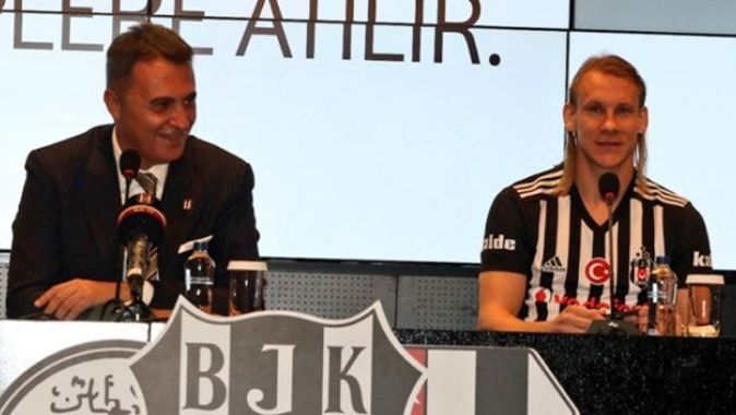 Gazetecilerden, Beşiktaş&#039;ın yeni transferi Vida&#039;ya dikkat çeken soru!