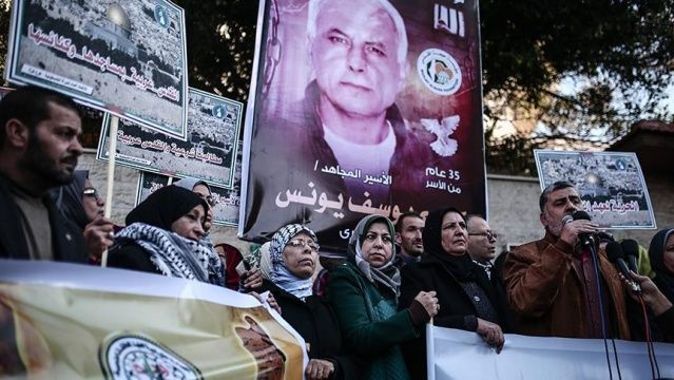 Gazze&#039;de Filistinli tutuklulara destek gösterisi