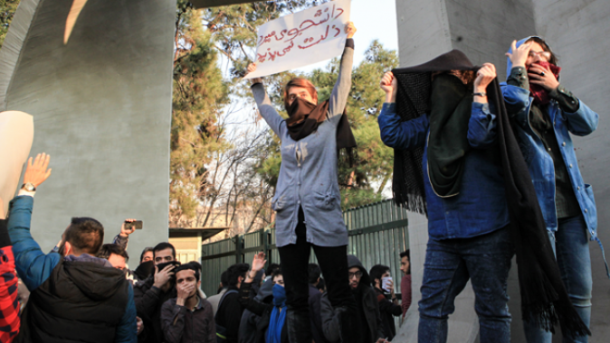 Dünyanın gözü İran&#039;da! Rejim karşıtı gösterilerde ölü sayısı artıyor