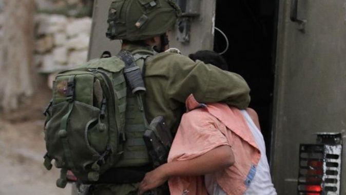 İsrail askerleri, 10 Filistinliyi gözaltına aldı