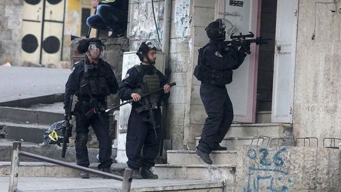İsrail askerleri, 14 Filistinliyi gözaltına aldı