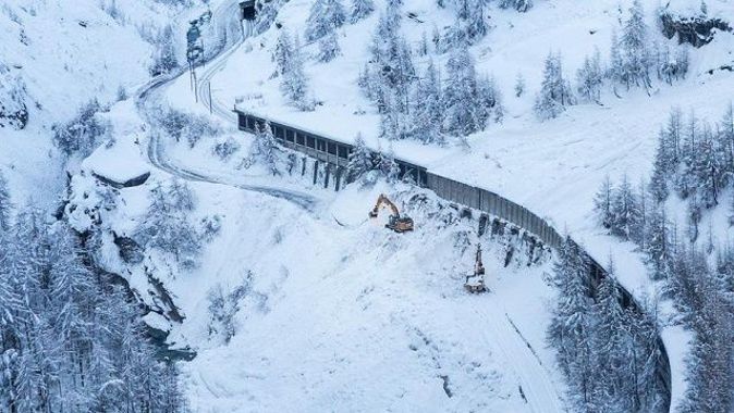 İsviçre&#039;de mahsur kalan 13 bin turist için tren seferleri yeniden başladı