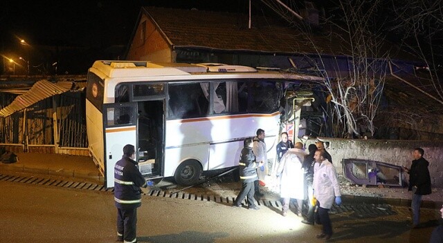 Karabük&#039;te feci kaza! Servis midibüsü eve girdi, 4 kişi öldü