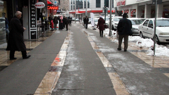 Kayseri belediyesinden karda kaymaya karşı inanılmaz önlem