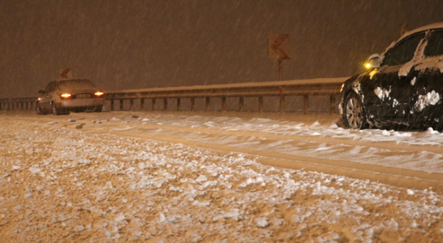 Kayseri&#039;de kar yağışı! Ekipler yolları açmak için seferber oldu