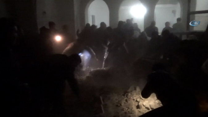 Kilis’te teröristlerden camiye roketli saldırı