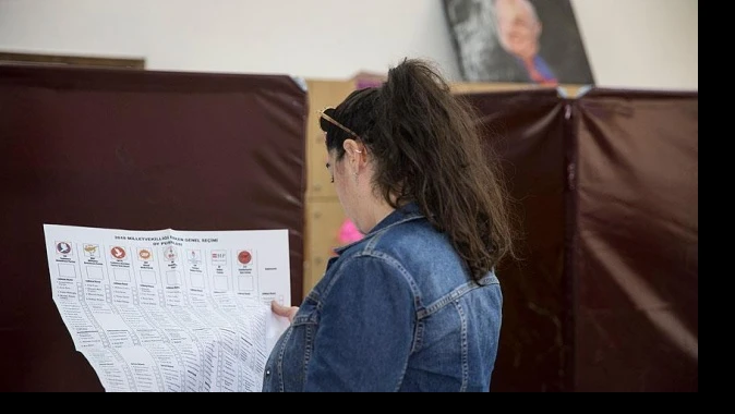 KKTC&#039;de oy verme işlemi sona erdi