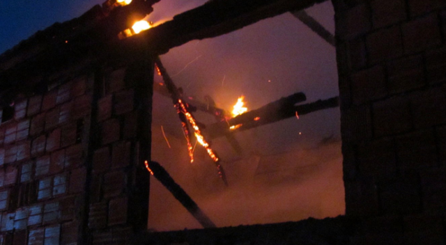 Kocaeli&#039;de gecekonduda yangın
