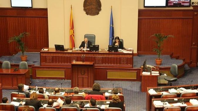 Makedonya&#039;da Arnavutça&#039;nın resmî dil olması meclisten geçti