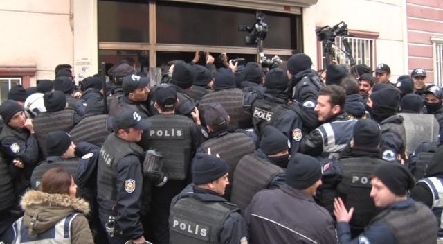 Polis, Diyarbakır&#039;da sokakları karıştırmak isteyenlere izin vermedi