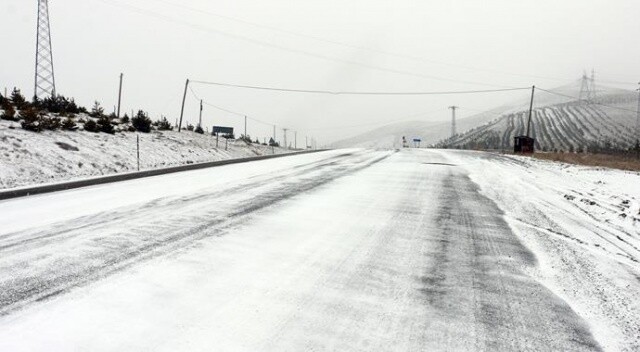 Sivas&#039;ta 19 köy yolu ulaşıma kapandı