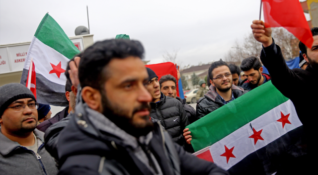 Suriyeliler zafer  gününü bekliyor
