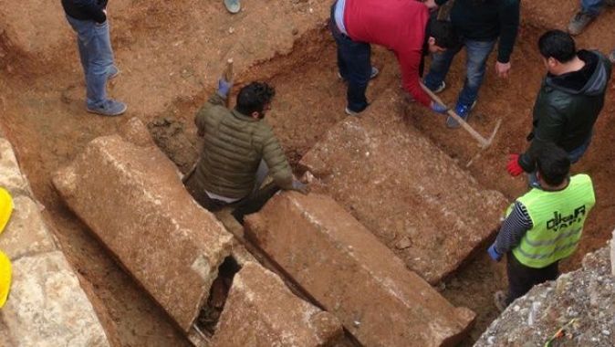 Tarsus’taki kazıda bulunan lahitler boş çıktı