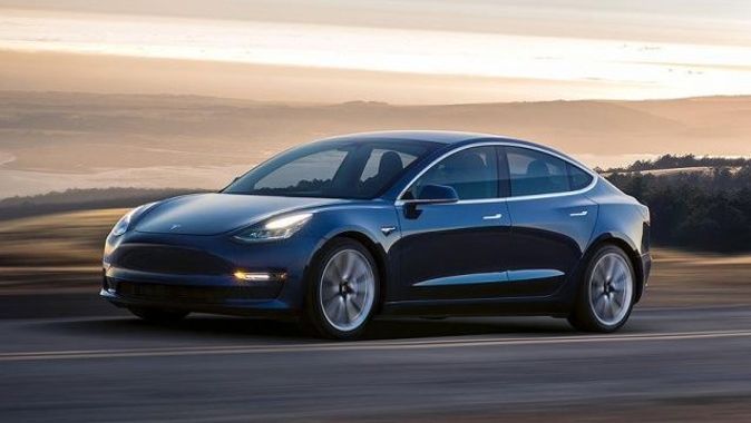 Tesla Model 3 ile Amerika&#039;daki en hızlı yolculuğu yaptılar