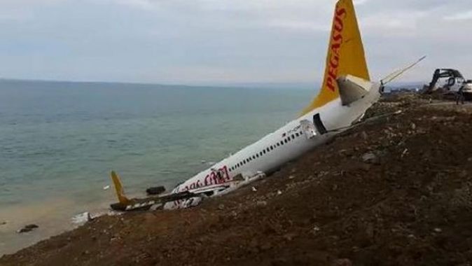 Trabzon&#039;daki uçak için kurtarma operasyonu başladı