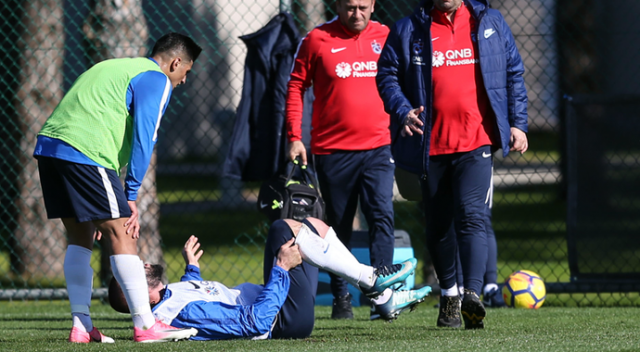Trabzonspor&#039;da sakatlık şoku! Burak Yılmaz sahayı terk etti